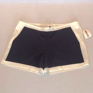 Dalia Preppy Women’s Zip-Back Shorts
